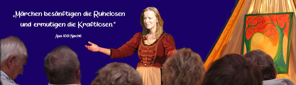 Andrea Seer erzählt Märchen vor Publikum